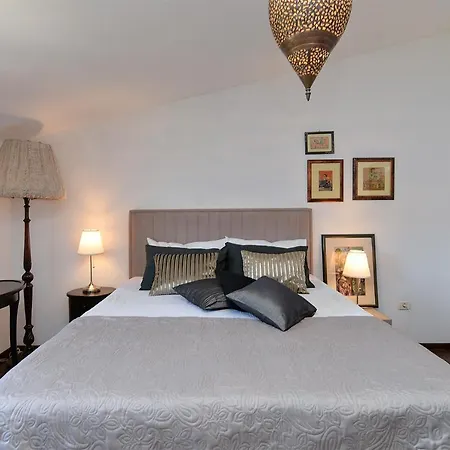 House Vesna 2101 Ferienhaus *