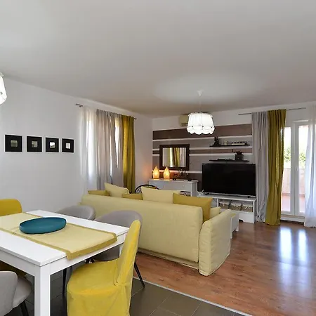 House Vesna 2101 풀라