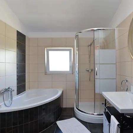 House Vesna 2101 풀라