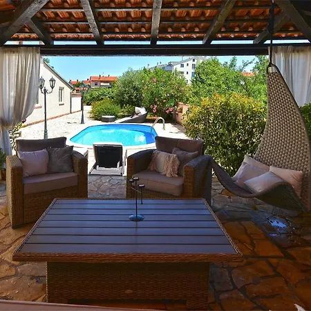 House Vesna 2101 풀라