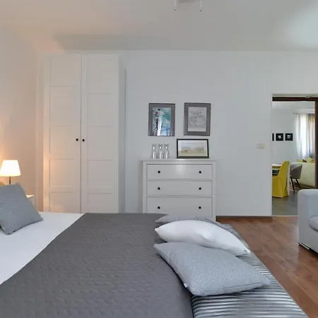 House Vesna 2101 풀라